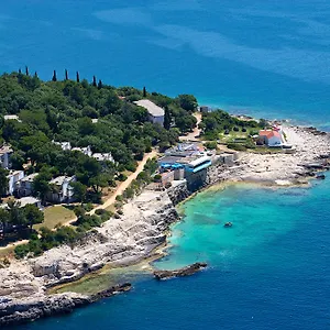 https://verudela-beach-villa-resort-pula-52100.in-istria.net