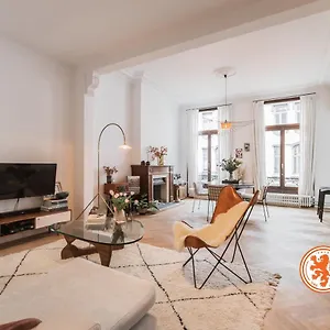 Traditional Chic, High Ceilings' Aircos And Garage Apartment Antwerpen