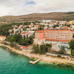 https://hotel-mediteran.primorje-gorskikotar.com